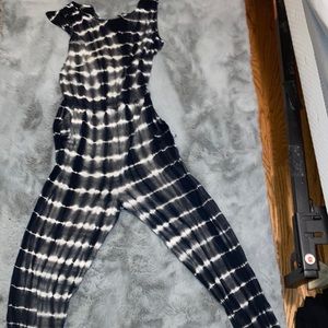 Black and white, kids girls large 10-12, good quality.